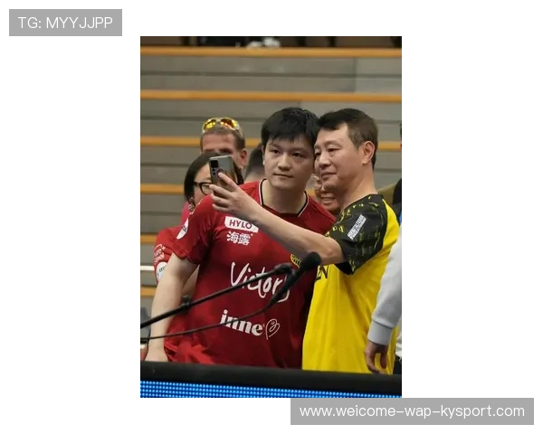 樊振东赢球后多特蒙德教练合影，赛场趣味瞬间，樊振东多球训练