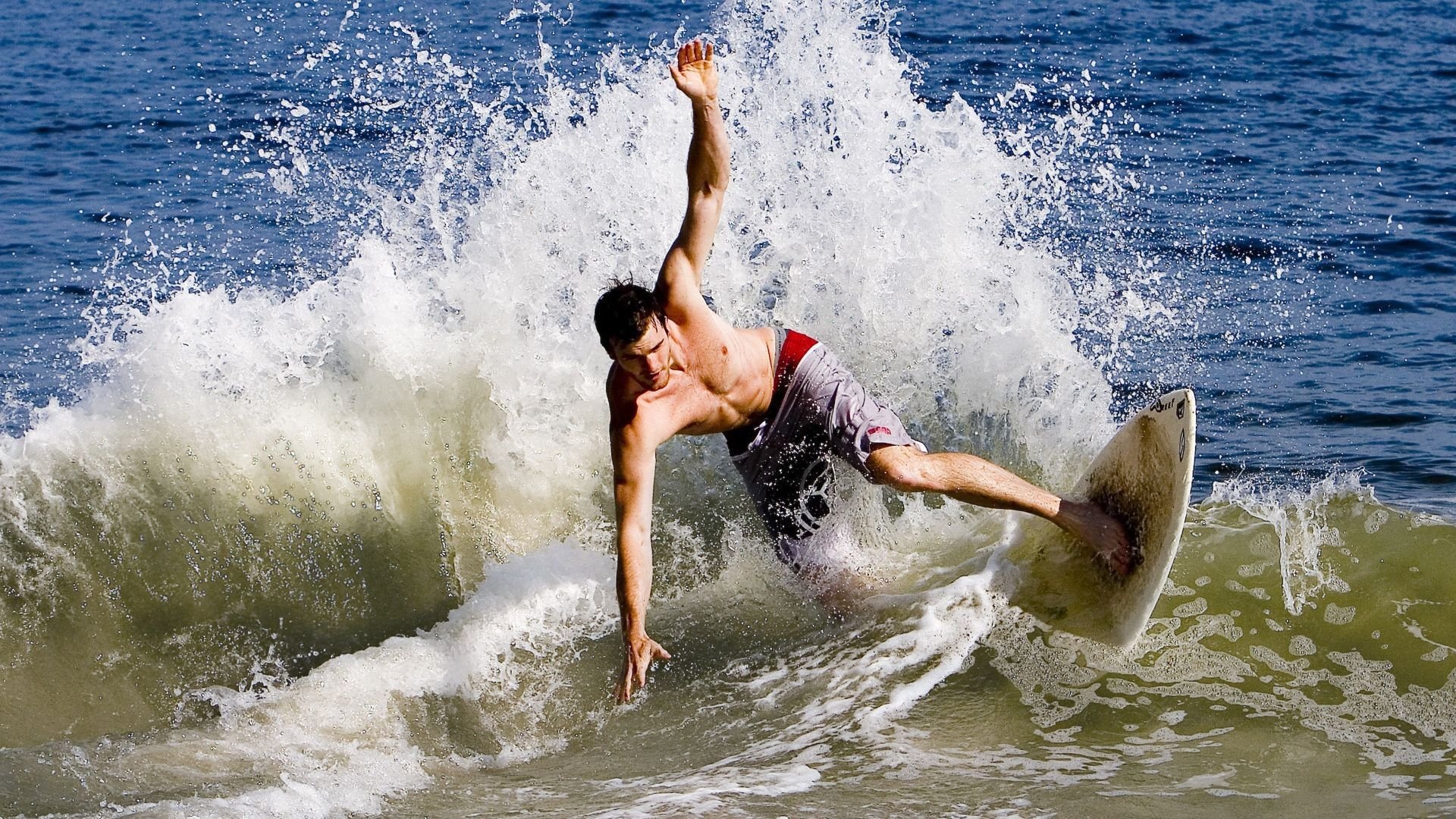 3-1！超级射手双响10轮13球，12.1亿战舰掀翻大黑马重返前二，超级射手游戏