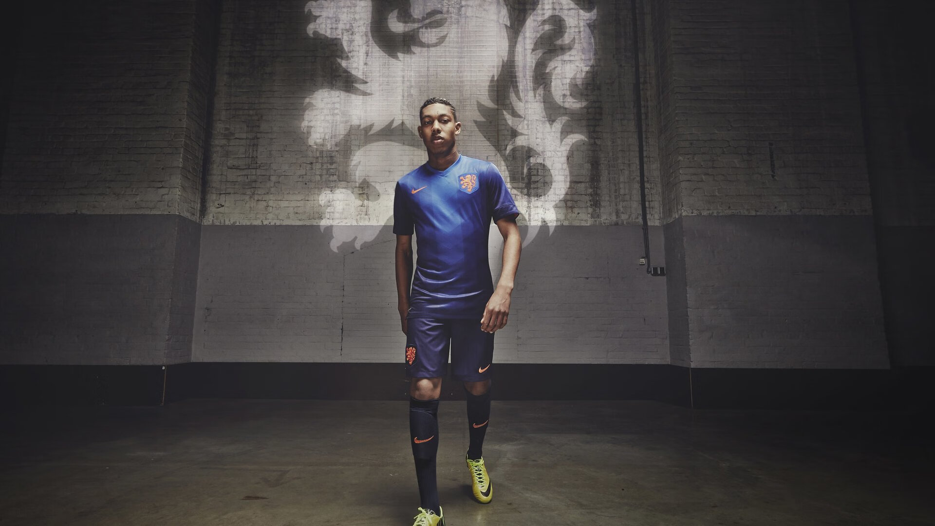 开yun体育-3-3！2-2！欧冠乱了：三大劲旅翻车，巴萨送大礼，切尔西爆冷丢分，欧冠足球3