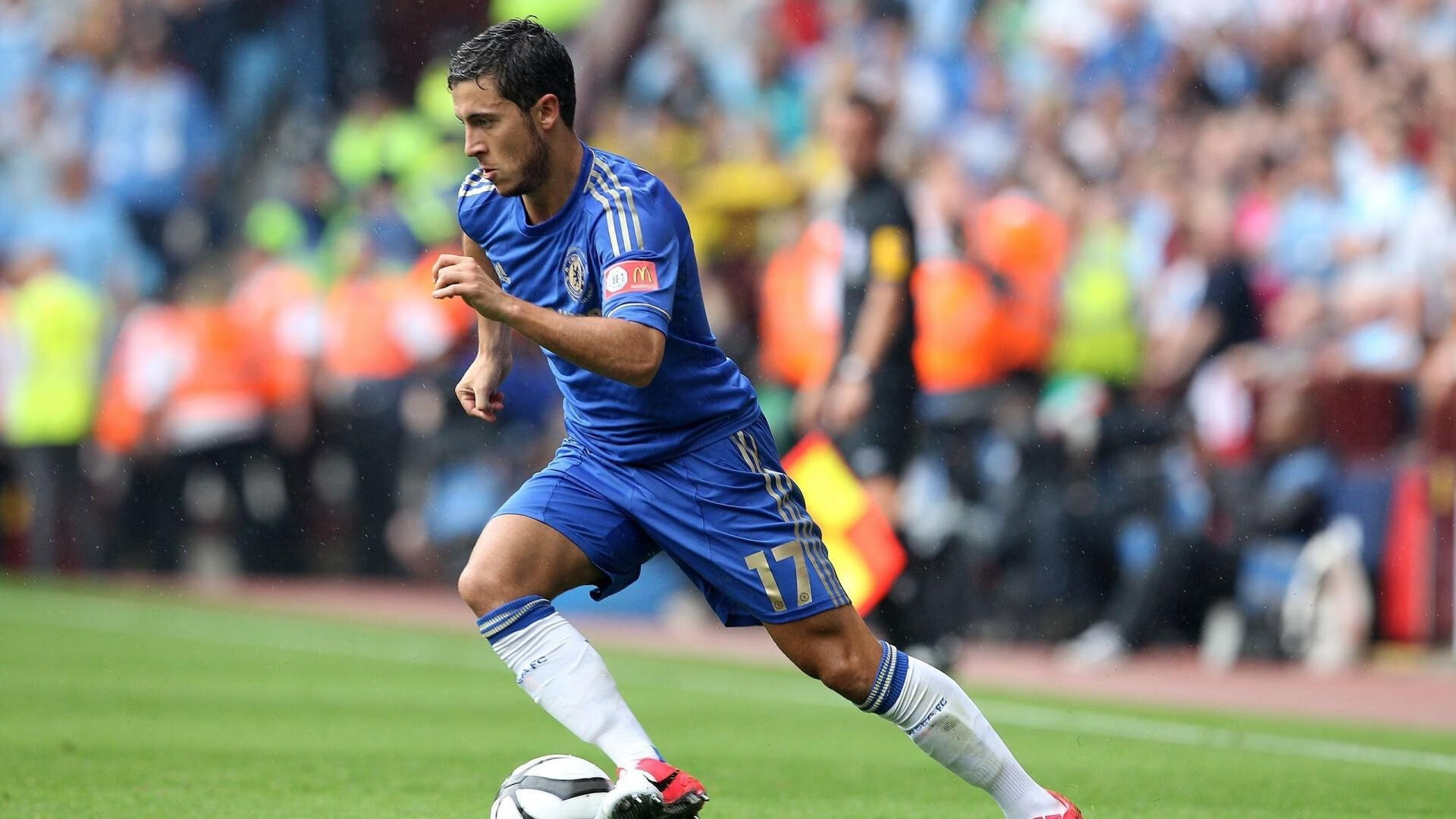 赛季焦点之战前瞻分析：谁将成为荣耀之巅？